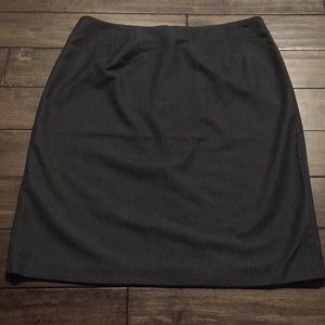 Gray NY&Co pencil skirt ax 10